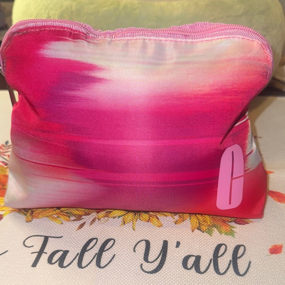 Clinique Gradient Pink Cosmetic Bag - Picture 4 of 5